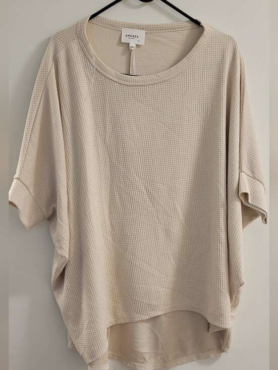 ANDREE BY UNIT Tops - ANDREE BY UNIT Oversize  Cream Waffle-Knit Kimono Sleeve Sleeve Top‎ Size Sm/med
